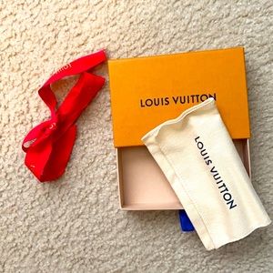1- LV small box with dust bag and bow for wallet